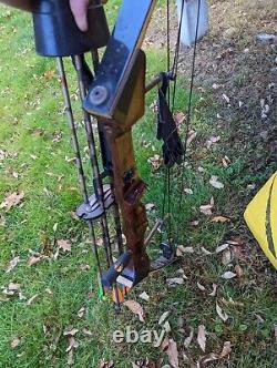 BROWNING EXPLORER II COMPOUND BOW with quiver / Vintage Compound Bow