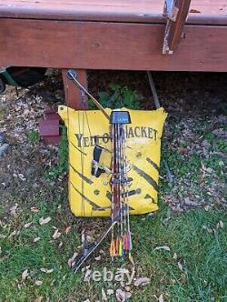 BROWNING EXPLORER II COMPOUND BOW with quiver / Vintage Compound Bow