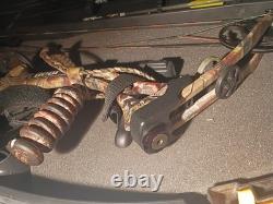 Bear Apprentice 2 with Case/Release and 5 Carbon Fiber Gold Tip Arrows/Nice