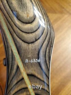 Bear B Handle Custom Kodiak Gainesville Green Stripe Takedown Bow Riser #B-6356 Bear B Handle Custom Kodiak Gainesville Green Stripe Takedown Bow Riser #B-6356