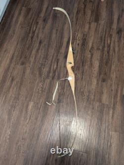 Damon Howatt RH Recurve Bow 20 lbs @ 28 Cavalier 62