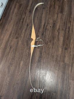 Damon Howatt RH Recurve Bow 20 lbs @ 28 Cavalier 62