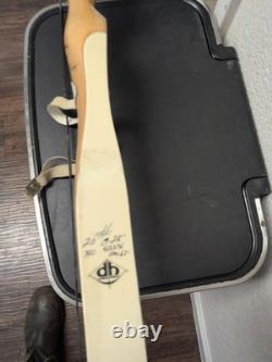 Damon Howatt RH Recurve Bow 20 lbs @ 28 Cavalier 62