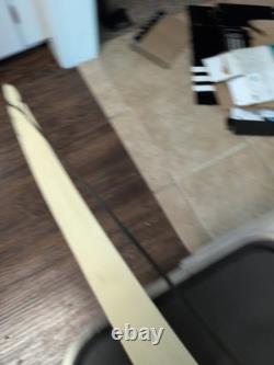 Damon Howatt RH Recurve Bow 20 lbs @ 28 Cavalier 62