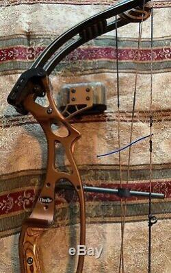 HOYT Ultratec Right 26.5 Cam 1/2 Spiral Black Limbs 60/70# BOW & Quiver ONLY