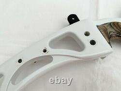Hoyt GMX 25 Archery Recurve Riser Right Handed White With Jager Grip