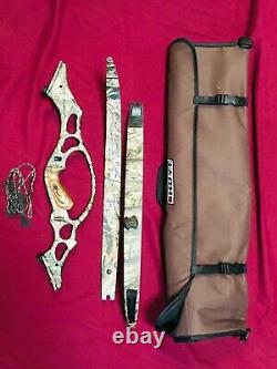 Hoyt Game Master Recurve Hunting Bow Right Handed 40Lb. Limbs and Hoyt Case Mint