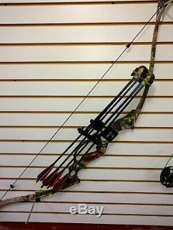 Hoyt Gamemaster II Recurve Bow with Fuse detatchable quiver and 5fletched arrows