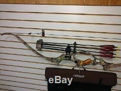 Hoyt Gamemaster II Recurve Bow with Fuse detatchable quiver and 5fletched arrows