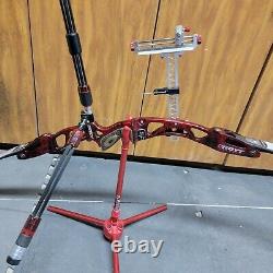 Hoyt Gold Medalist Extreme GMX Medium 68 Complete Archery Setup