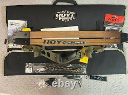 Hoyt Satori 21 RH Wilderness Riser with Medium Maple Limbs