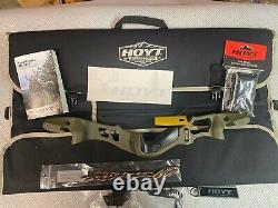 Hoyt Satori 21 RH Wilderness Riser with Medium Maple Limbs