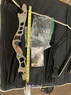 Hoyt Satori Recurve 21 Right Handed Bow Bamboo Carbon Limbs Med GP XT 40 Lbs