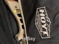 Hoyt Satori Recurve 21 Right Handed Recurve Bow Buckskin Riser. 45 # med limb
