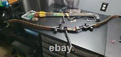 Hoyt Series Buffalo Recurve Bow 35# Medium (Satori) with Gold Tip Arrows