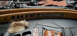 Hoyt Series Buffalo Recurve Bow 35# Medium (Satori) with Gold Tip Arrows