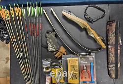 Samick Sage Takedown Recurve Bow and Arrow 62 in. 50lbs Draw RH with accessories